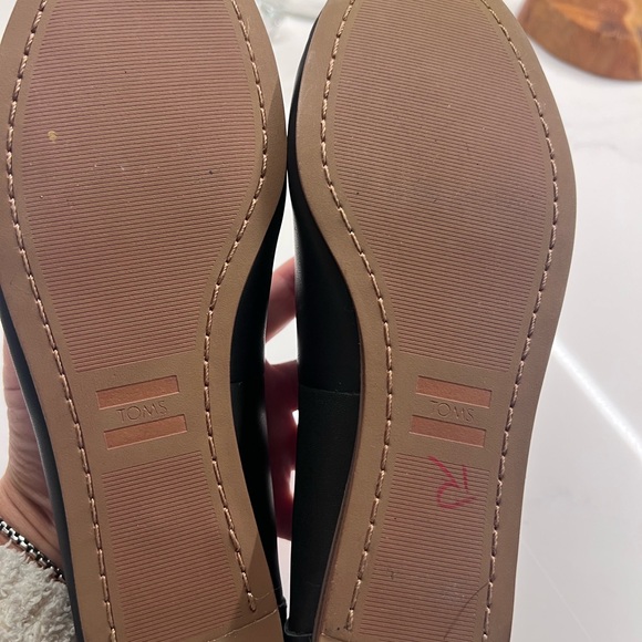 TOMS Women's Black Slip-On Flats - Picture 6 of 6